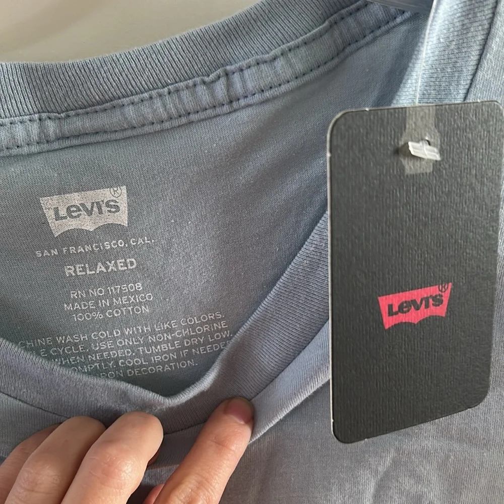 LEVIS Relaxed Graphic T-Shirt XL or XXL NWT
